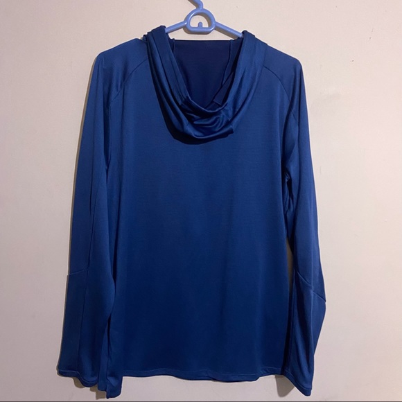 Underarmour Fitted Long sleeve active wear - Picture 2 of 3